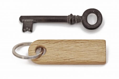 Schlüsselanhänger Holz Gravur Eiche handmade Germany nachhaltig
