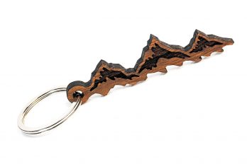 Schlüsselanhänger Holz Berge – Taschenanhänger mit BERG-Gravur – Keychain Farbe Nussbaum – Geschenk für Damen & Herren
