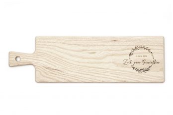 Langes Schneidebrett Holz aus mit Griff – schönes Deko Baguette-Brett mit Gravur – Servierbrett 15×50 cm für Genießer